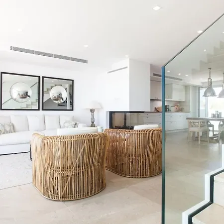 Designer Staden Lm-Pfausen With Stunning Views And Panorama Over The Sea Daire Zonza