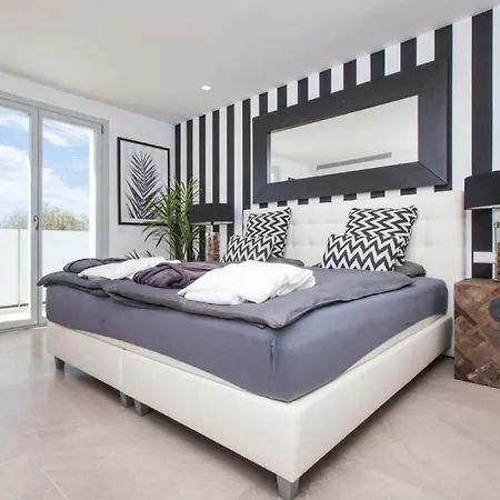 Designer Staden Lm-Pfausen With Stunning Views And Panorama Over The Sea Zonza